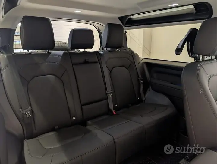 Land Rover Defender 2026 photo 5
