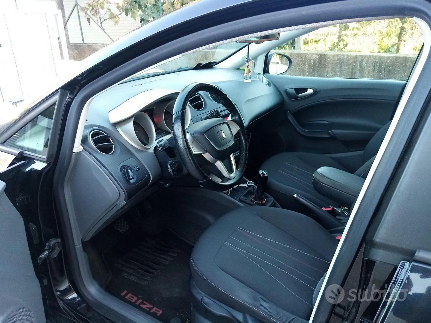 Seat Ibiza 2012 photo 3