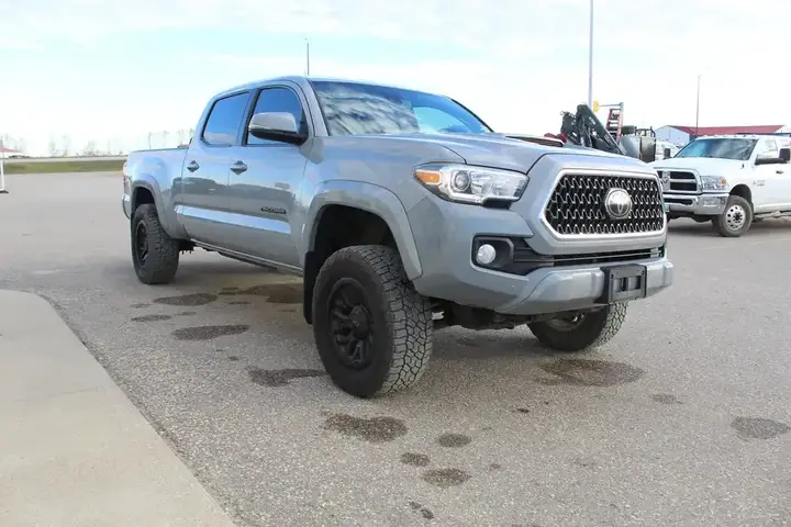 Toyota Tacoma 2018 photo 2