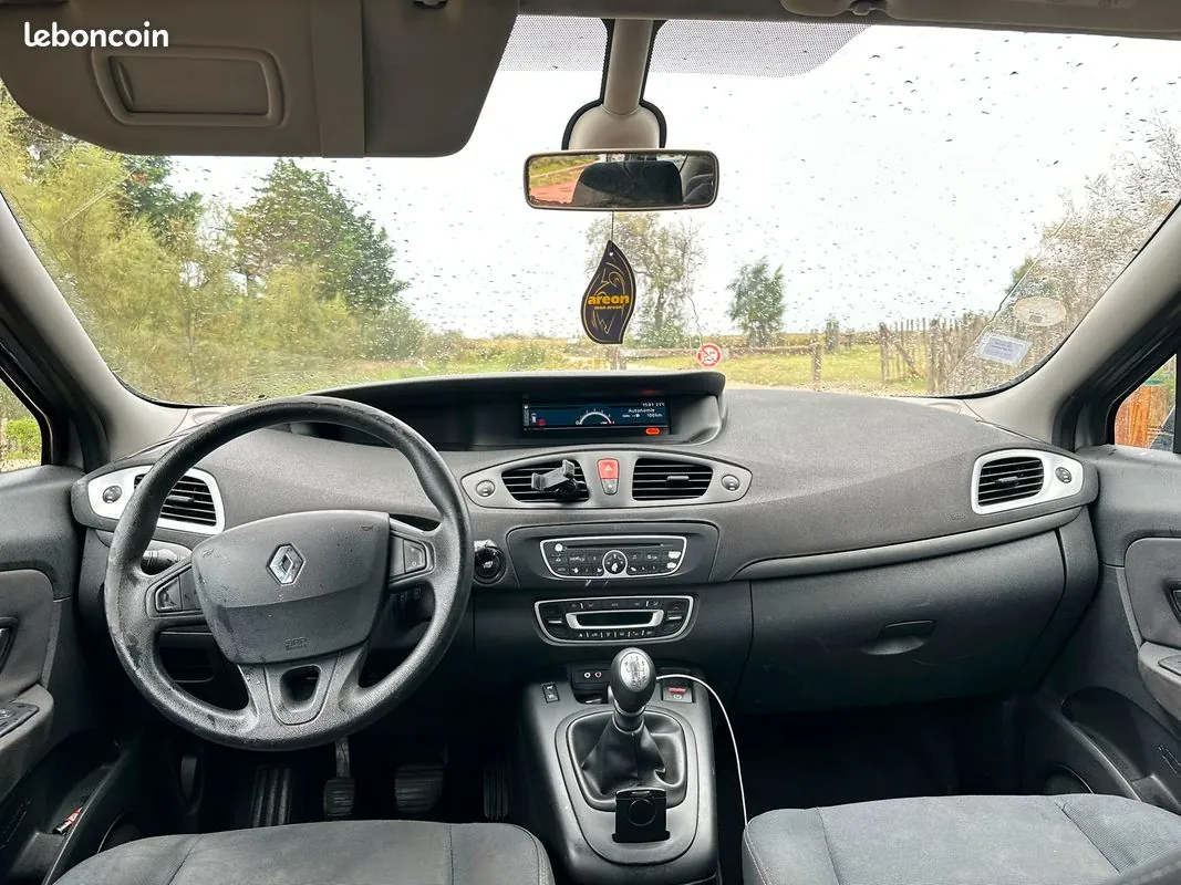 Renault Grand Scenic 2010 photo 3