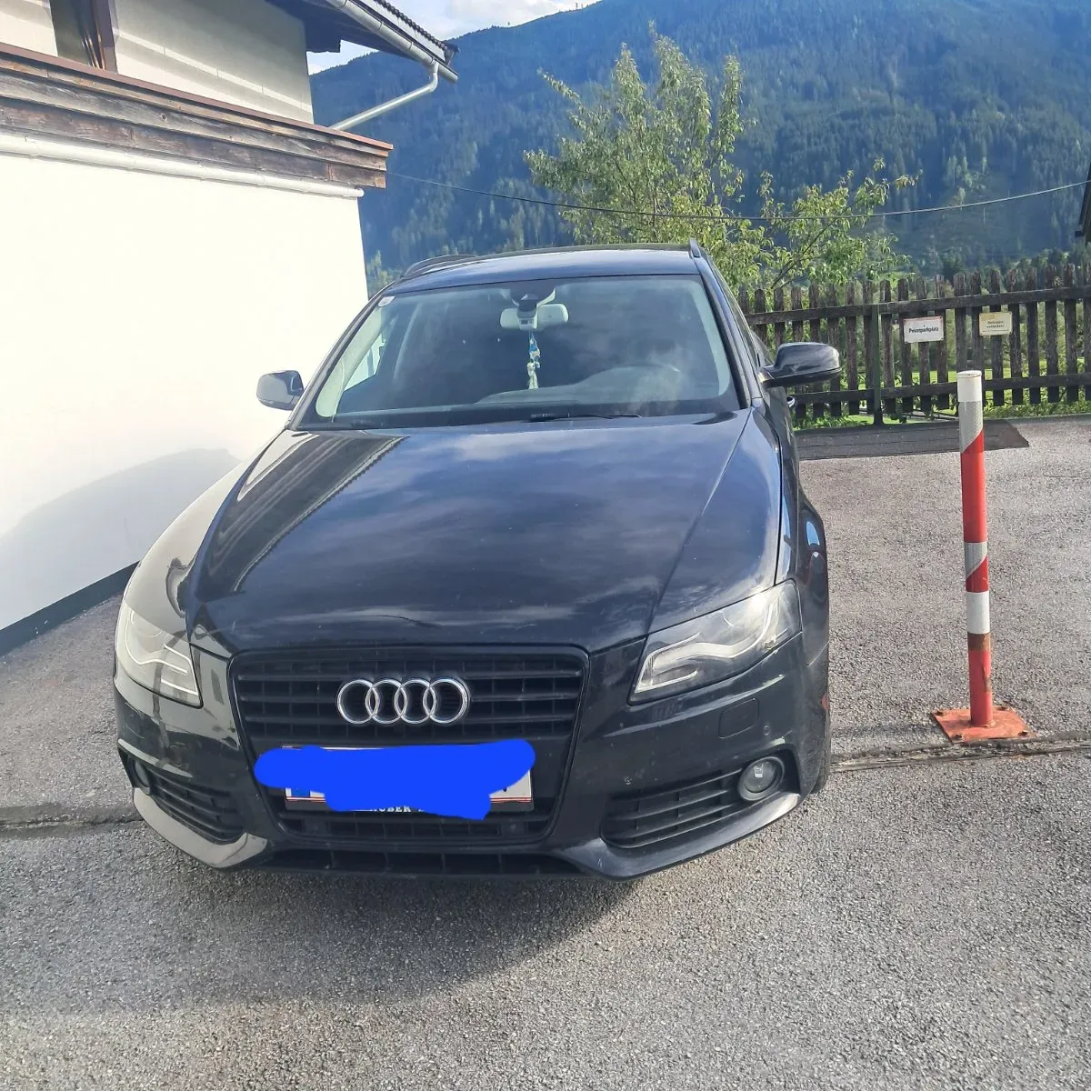 Audi A4 2011 photo 2