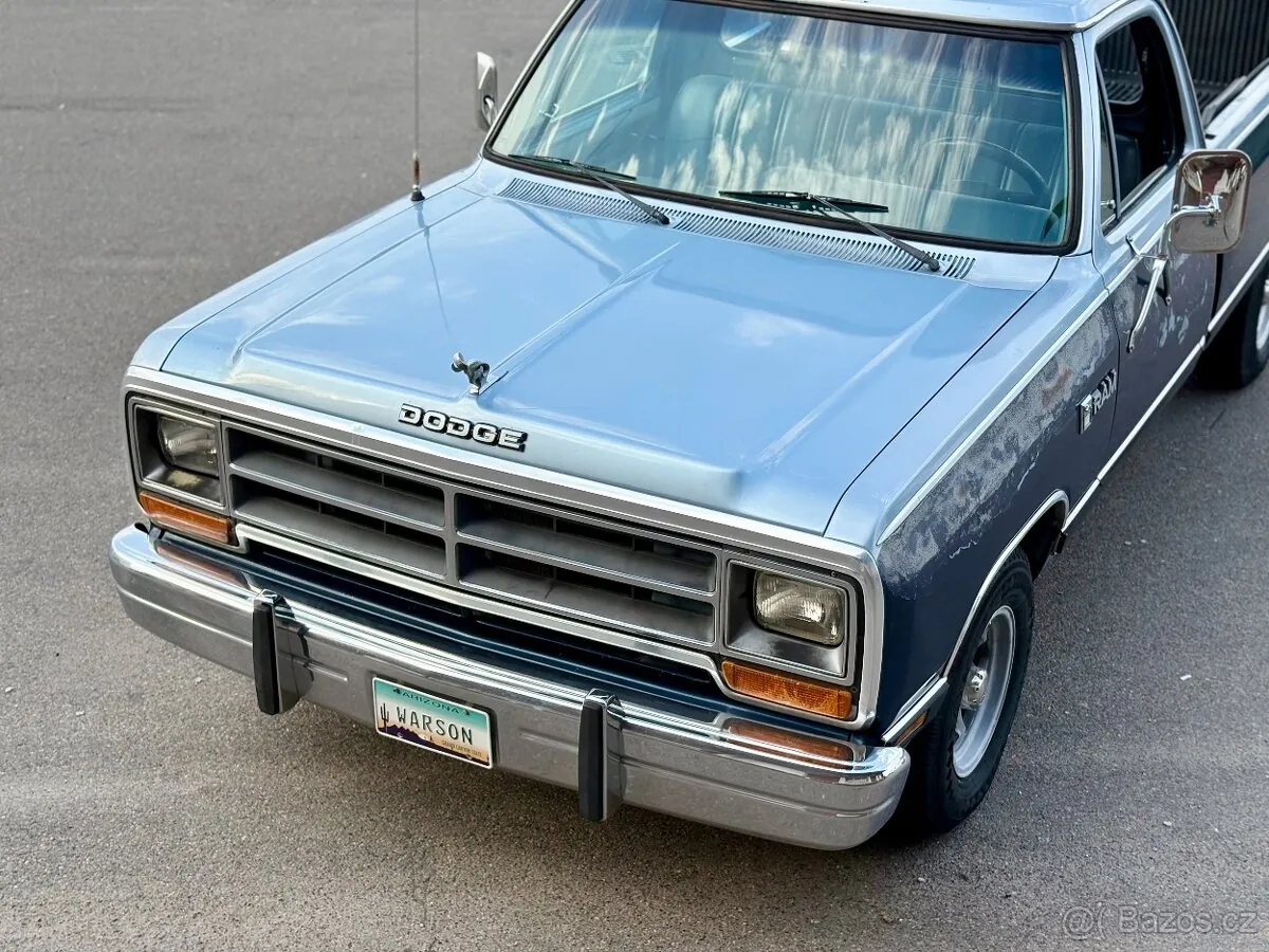 Dodge D150 1986 photo 3