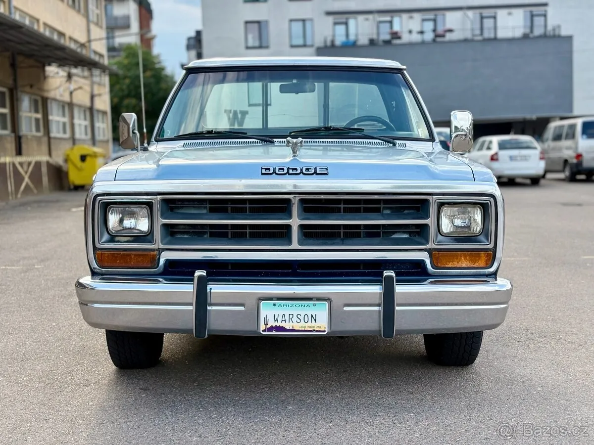 Dodge D150 1986 photo 4