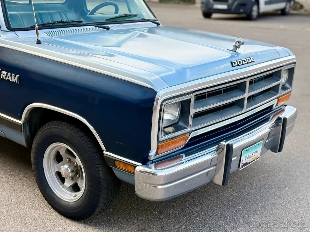 Dodge D150 1986 photo 5