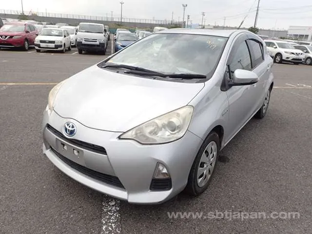 Toyota Aqua 2013 photo 2