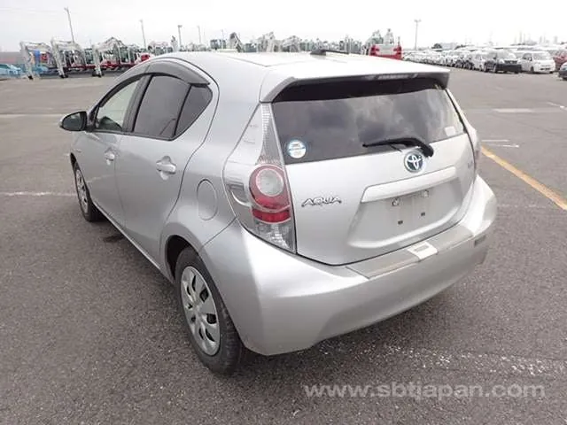 Toyota Aqua 2013 photo 3