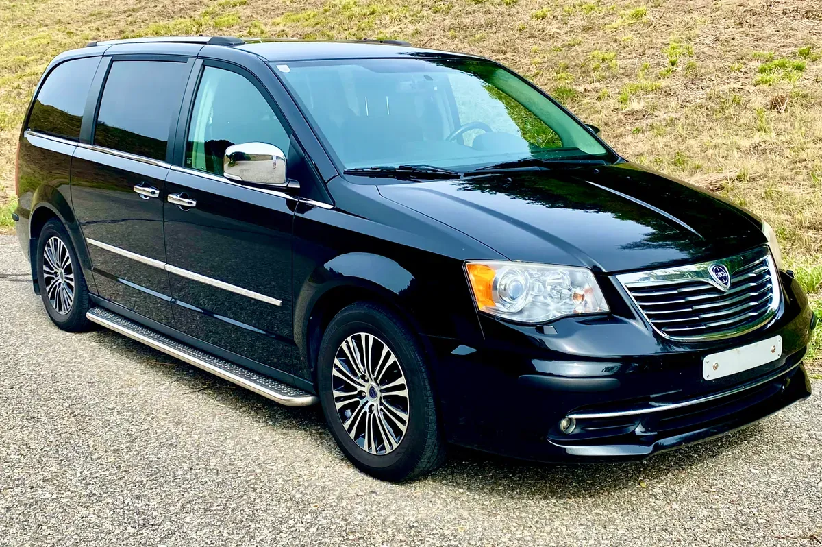 Lancia Voyager 2014 photo 3
