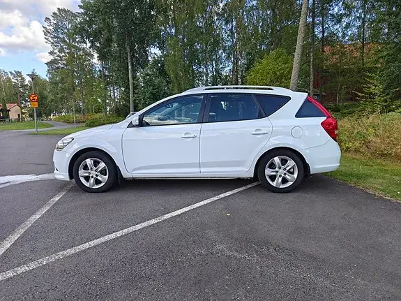 Kia Ceed 2012 photo 2