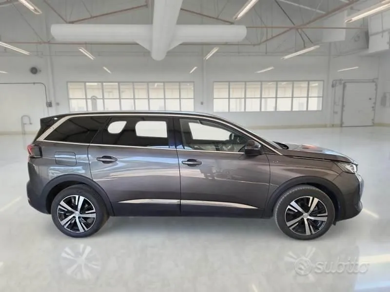 Peugeot 5008 2021 photo 3