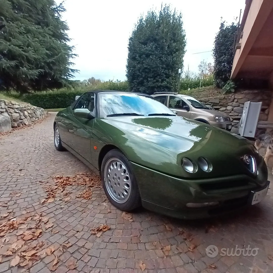 Alfa Romeo Spider 1995 photo 2