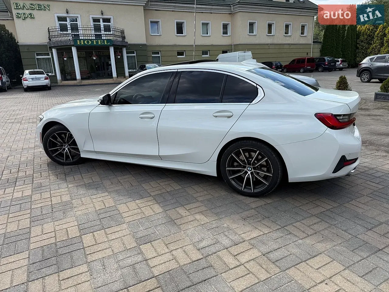 BMW 3 Series 2019 photo 5