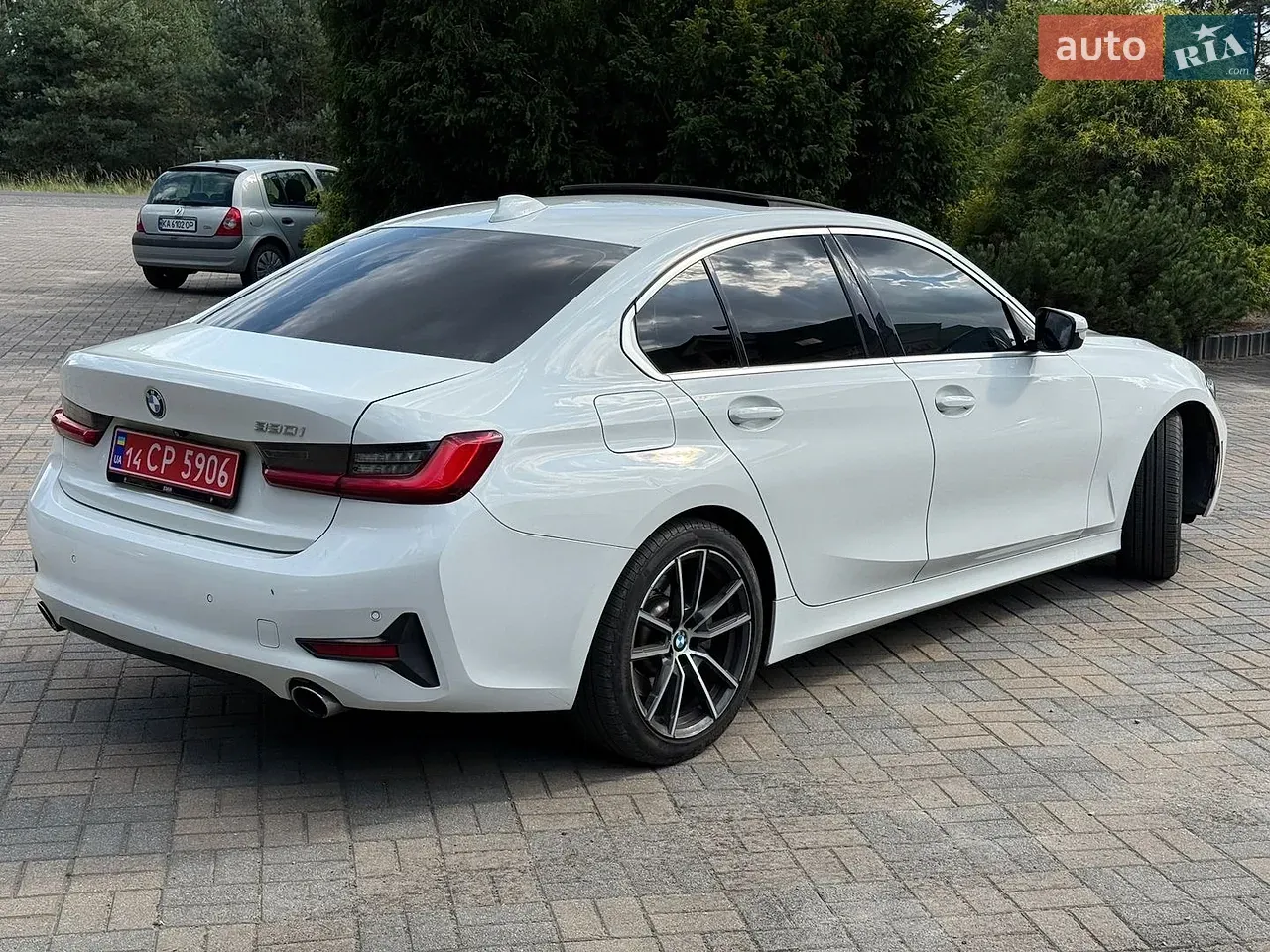 BMW 3 Series 2019 photo 3