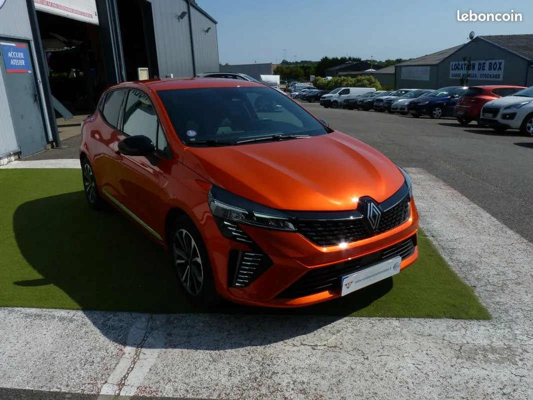 Renault Clio 2024 photo 2