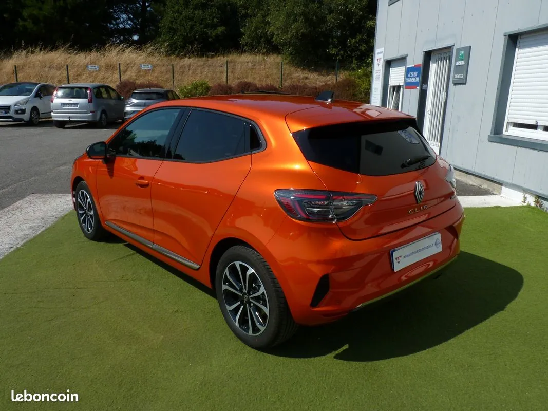 Renault Clio 2024 photo 3