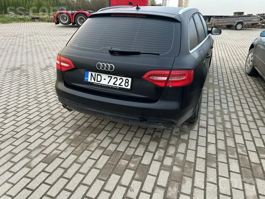 Audi A4 2013 photo 2