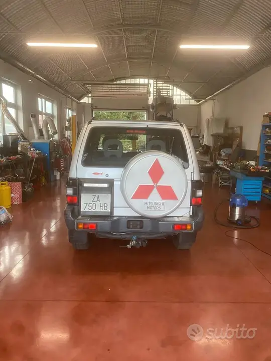 Mitsubishi Pajero 1998 photo 2