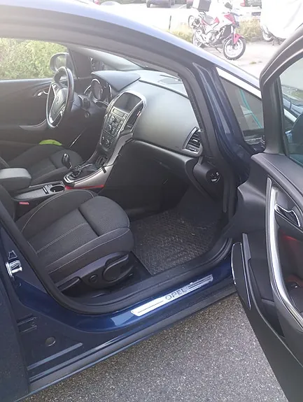 Opel Astra 2011 photo 3
