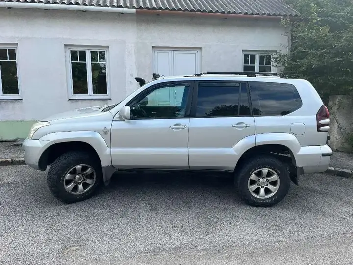 Toyota Land Cruiser 2003 photo 2