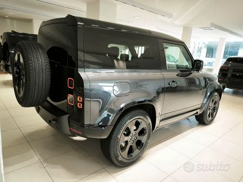 Land Rover Defender 2026 photo 4