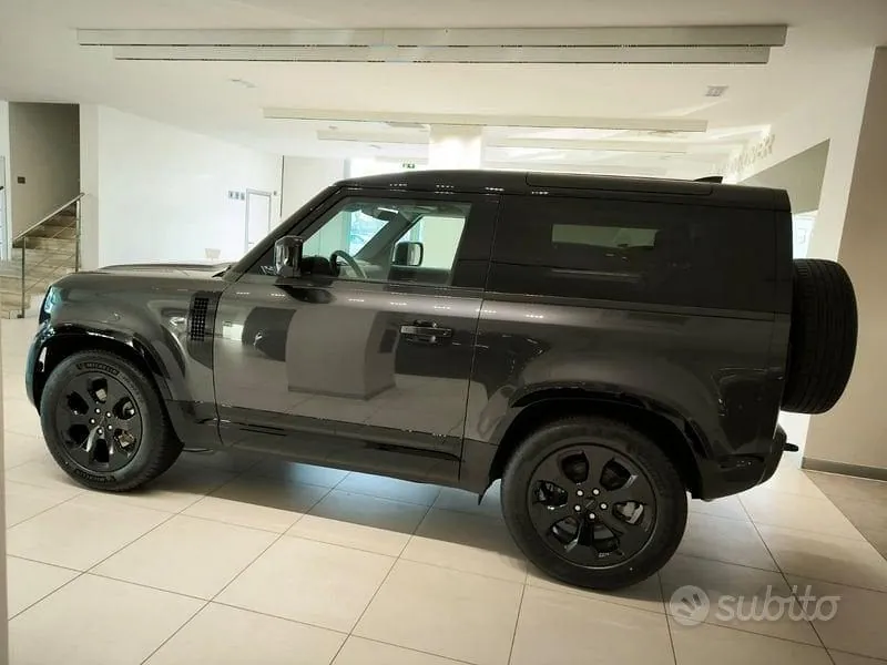 Land Rover Defender 2026 photo 2