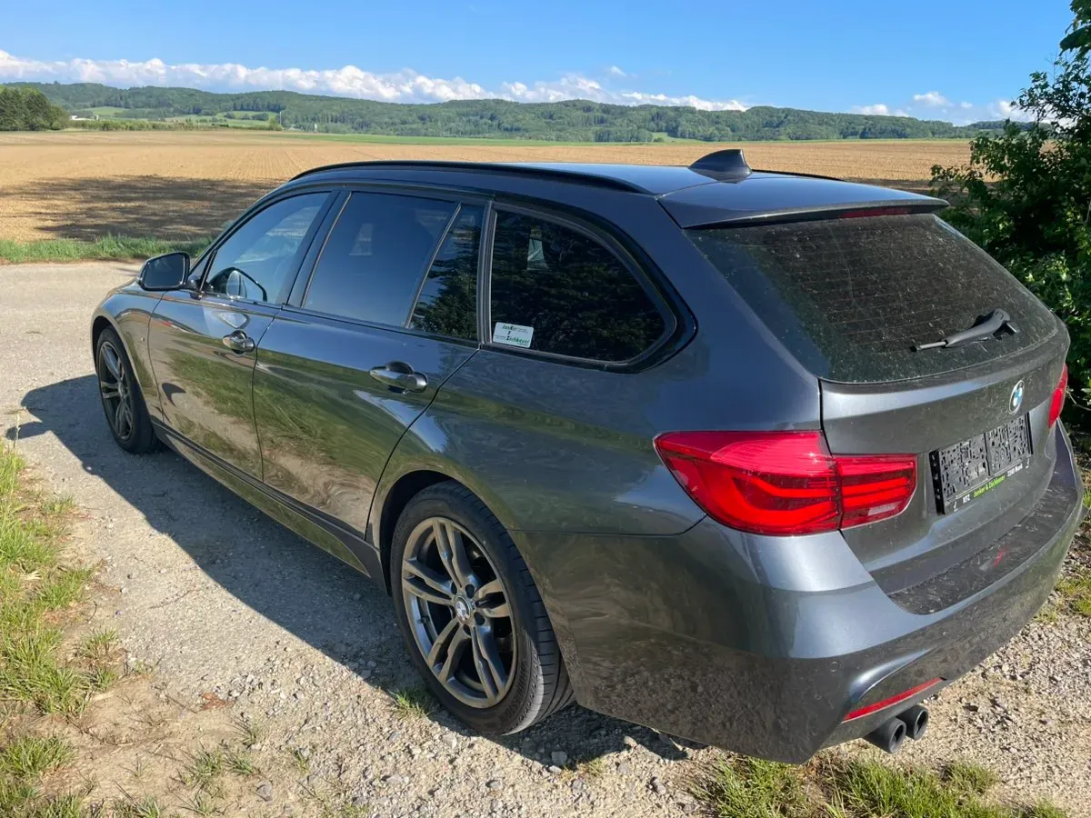 BMW 3 Series 2018 photo 2