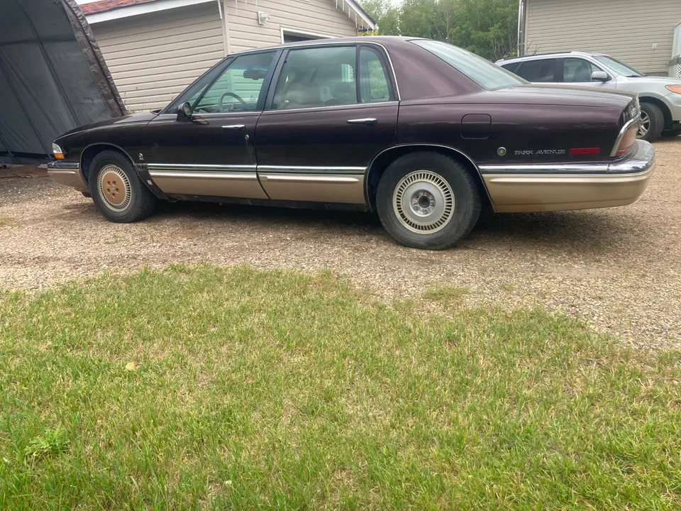Buick Park Avenue 1993 photo 2