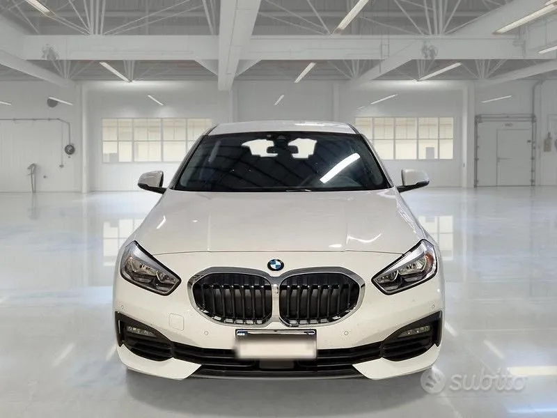 BMW 1 Series 2022 photo 2