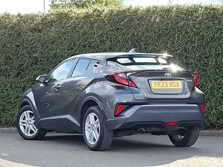 Toyota C-Hr 2023 photo 2