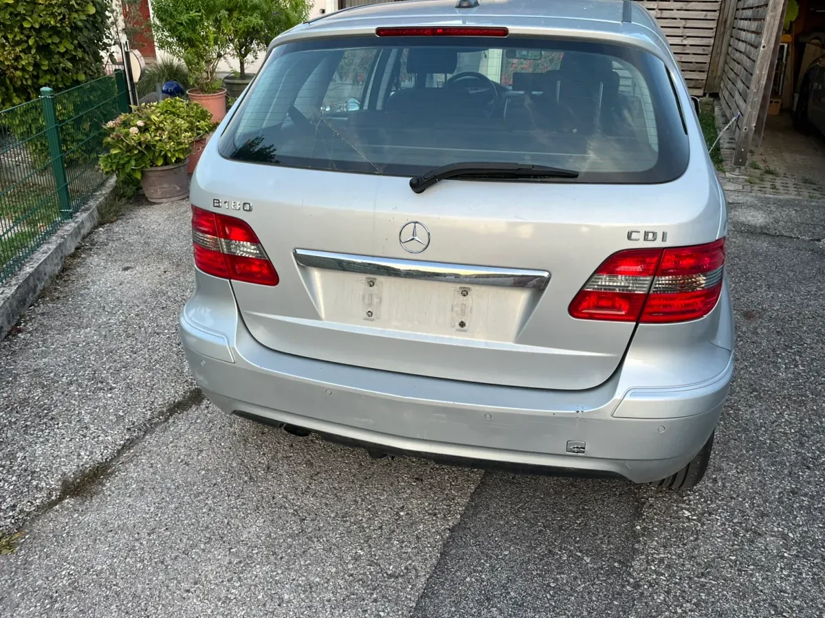 Mercedes-Benz B-Class 2011 photo 2
