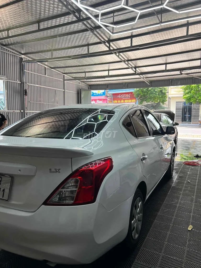 Nissan Sunny 2015 photo 4