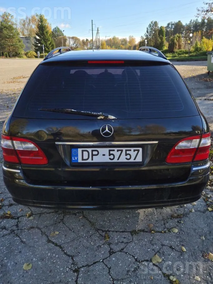Mercedes-Benz E320 2004 photo 5