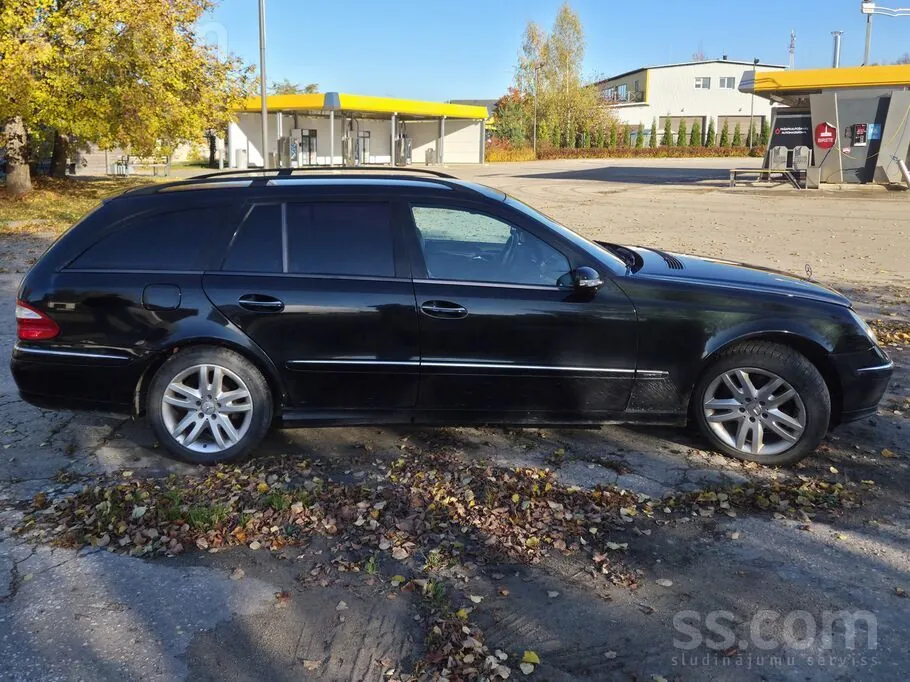 Mercedes-Benz E320 2004 photo 3