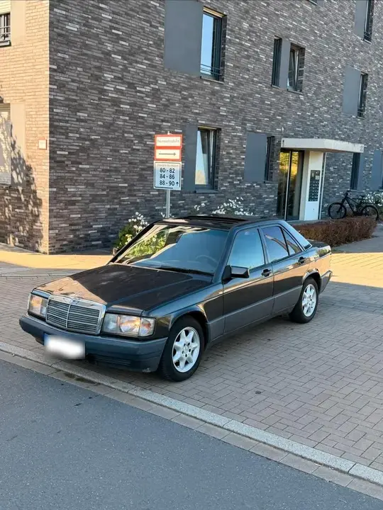 Mercedes-Benz 190E
