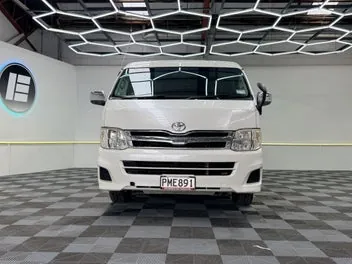 Toyota Hiace 2011 photo 3