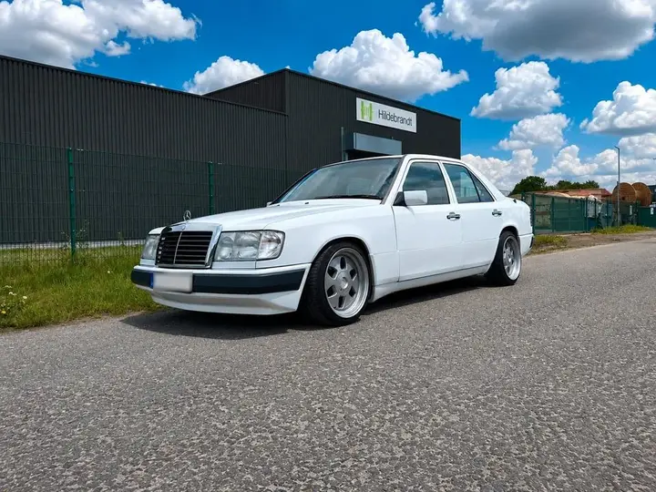 Mercedes-Benz W124