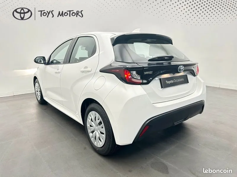 Toyota Yaris 2023 photo 3