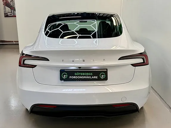 Tesla Model 3 2025 photo 4
