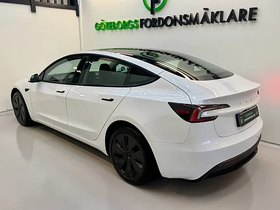 Tesla Model 3 2025 photo 2