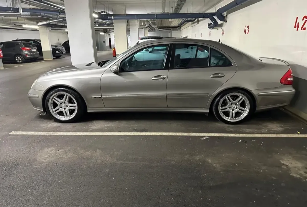 Mercedes-Benz E-Class 2004 photo 3