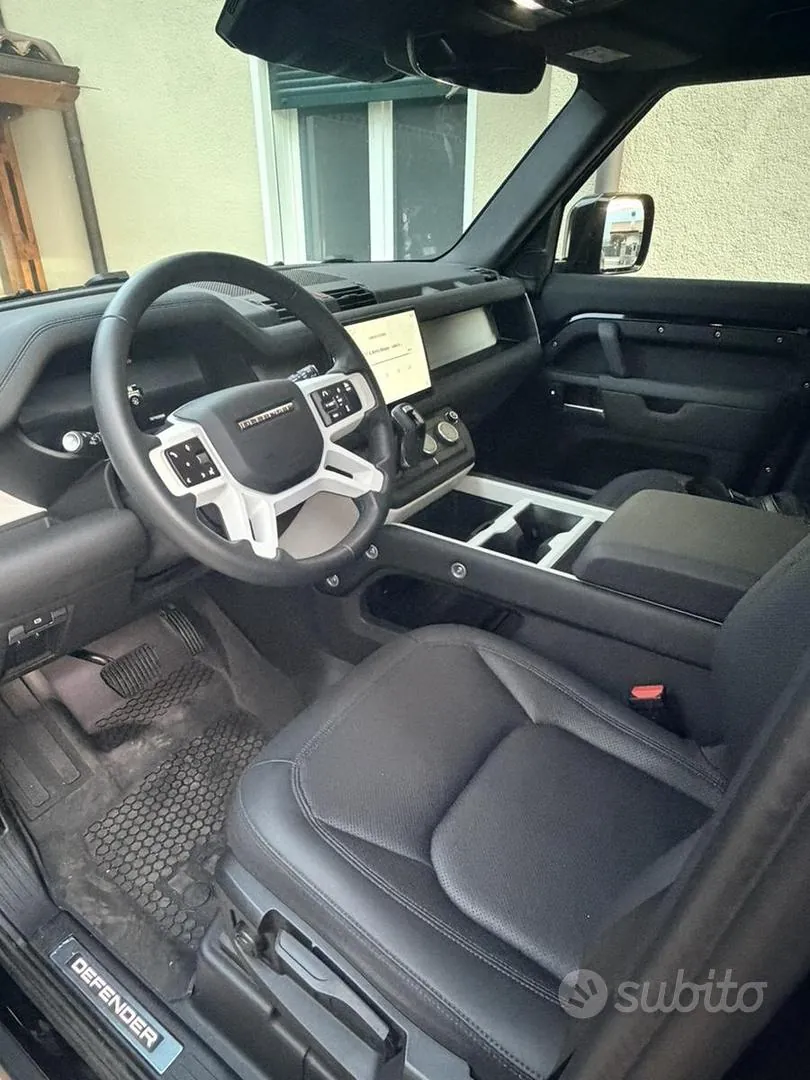 Land Rover Defender 2025 photo 2