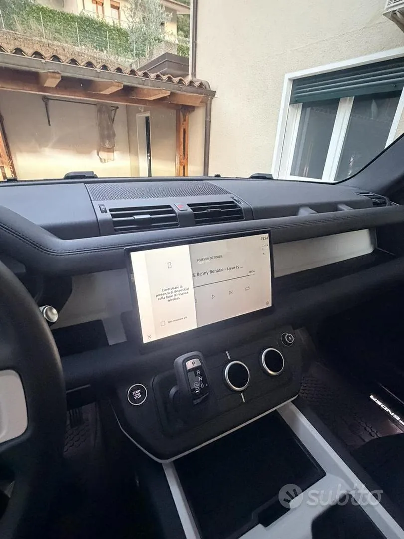 Land Rover Defender 2025 photo 3