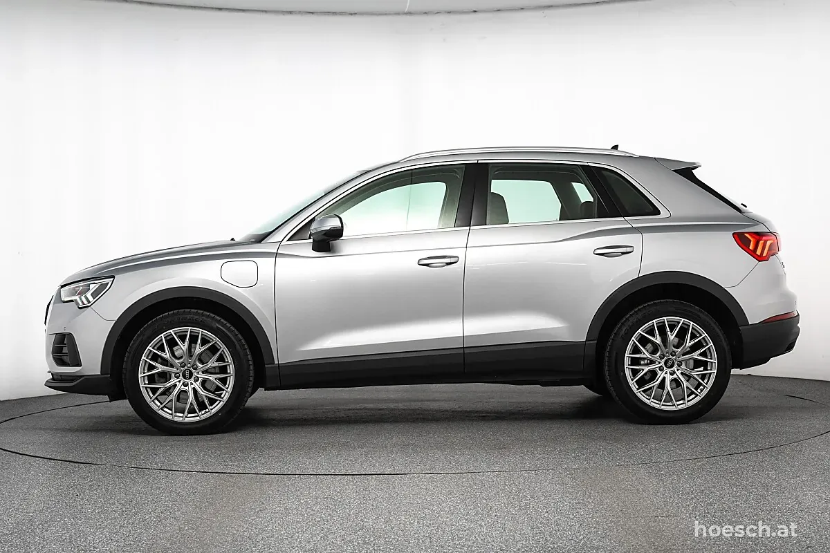 Audi Q3 2023 photo 3