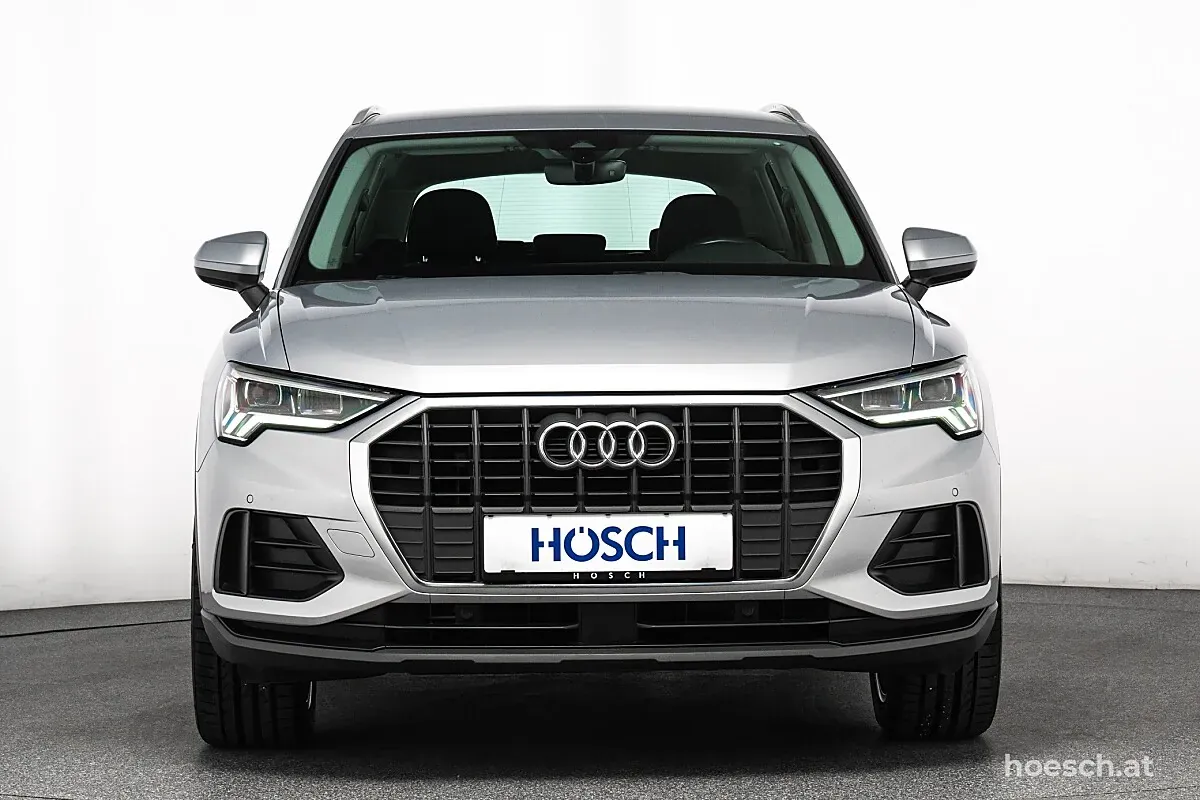 Audi Q3 2023 photo 2
