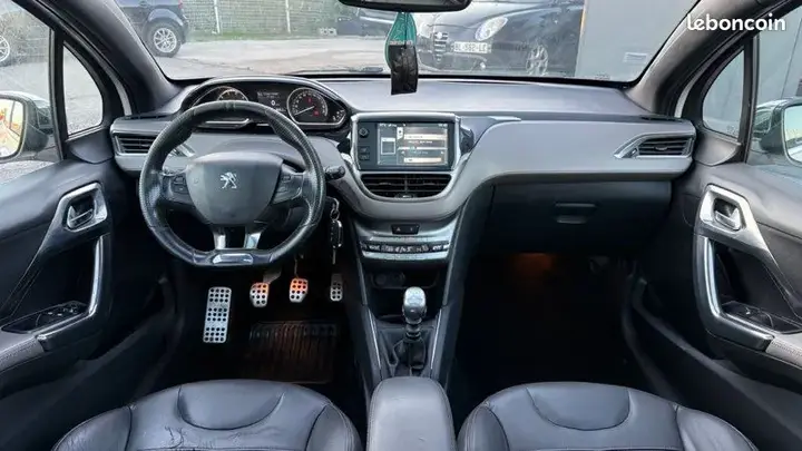 Peugeot 208 2014 photo 3