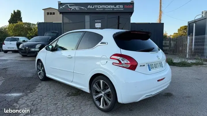 Peugeot 208 2014 photo 5