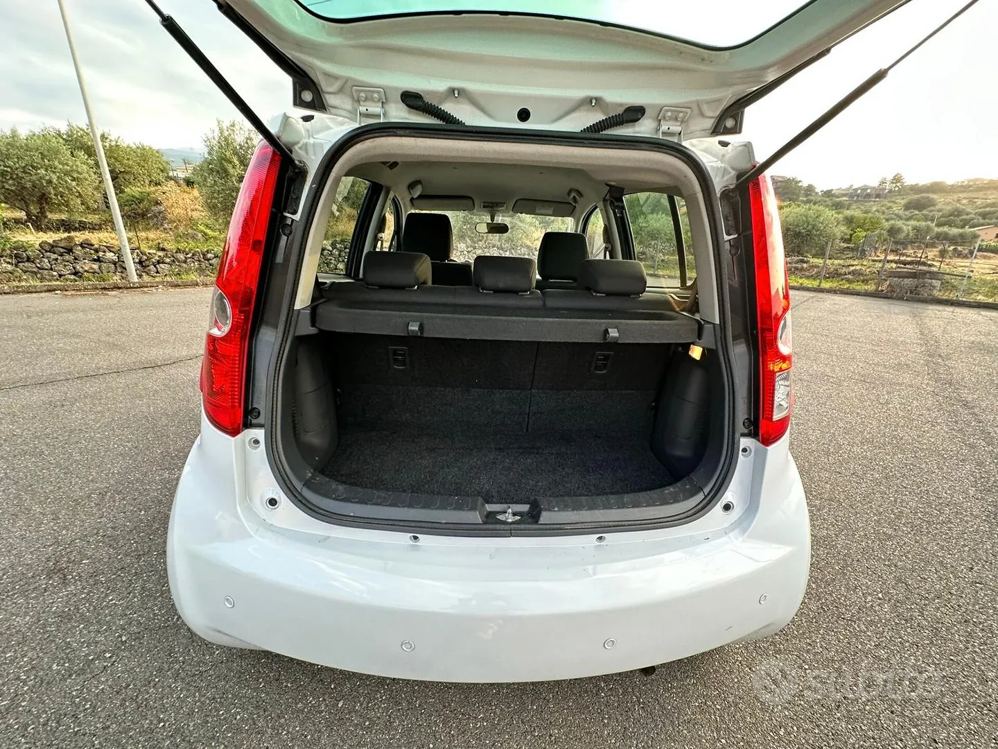 Suzuki Splash 2012 photo 5