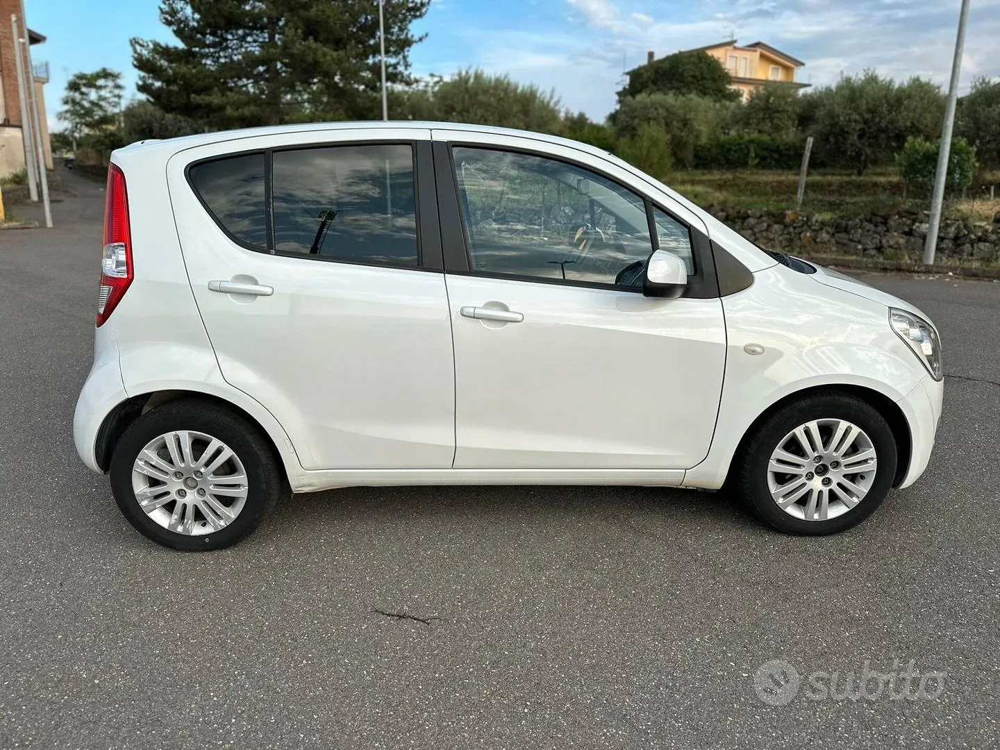 Suzuki Splash 2012 photo 2