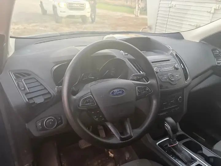 Ford Escape 2018 photo 2