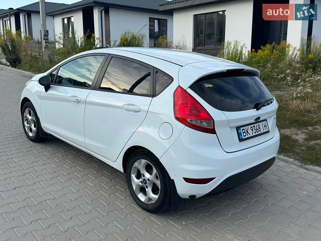 Ford Fiesta 2011 photo 2