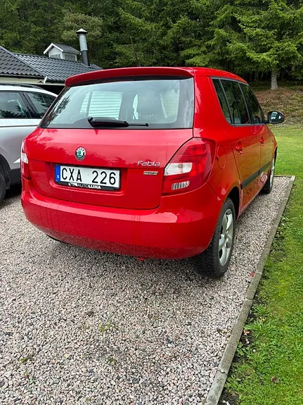 Skoda Fabia 2012 photo 4